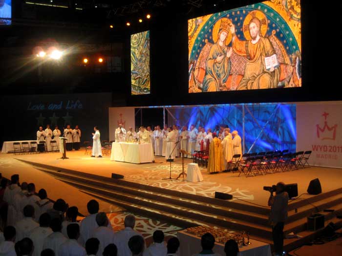 Mass at Palacio De Deportes