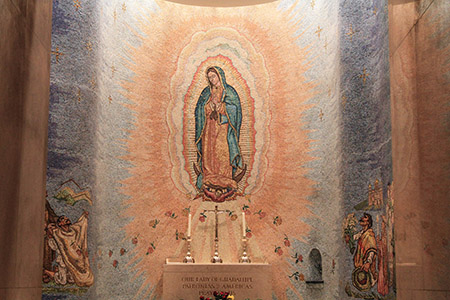 Este mosaico de Nuestra Señora de Guadalupe aparece en una capilla del Santuario Nacional de la Inmaculada Concepción en Washington, D.C.