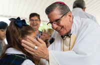 Archbishop Gustavo Garcia-Siller, M.Sp.S. talks and prays with a girl affected by the Uvalde massacre.